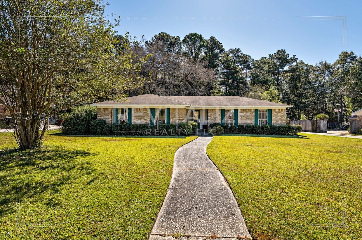 Foto principal - Charming 3 Bed 2 Ba Home Close to Saraland