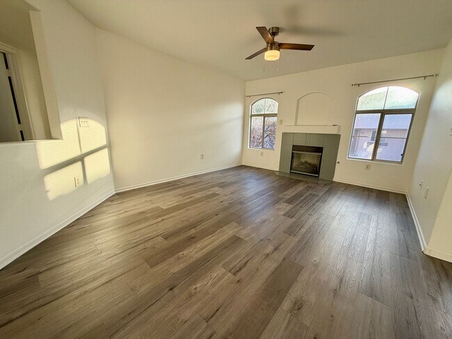 Building Photo - 4555 E Sahara Ave