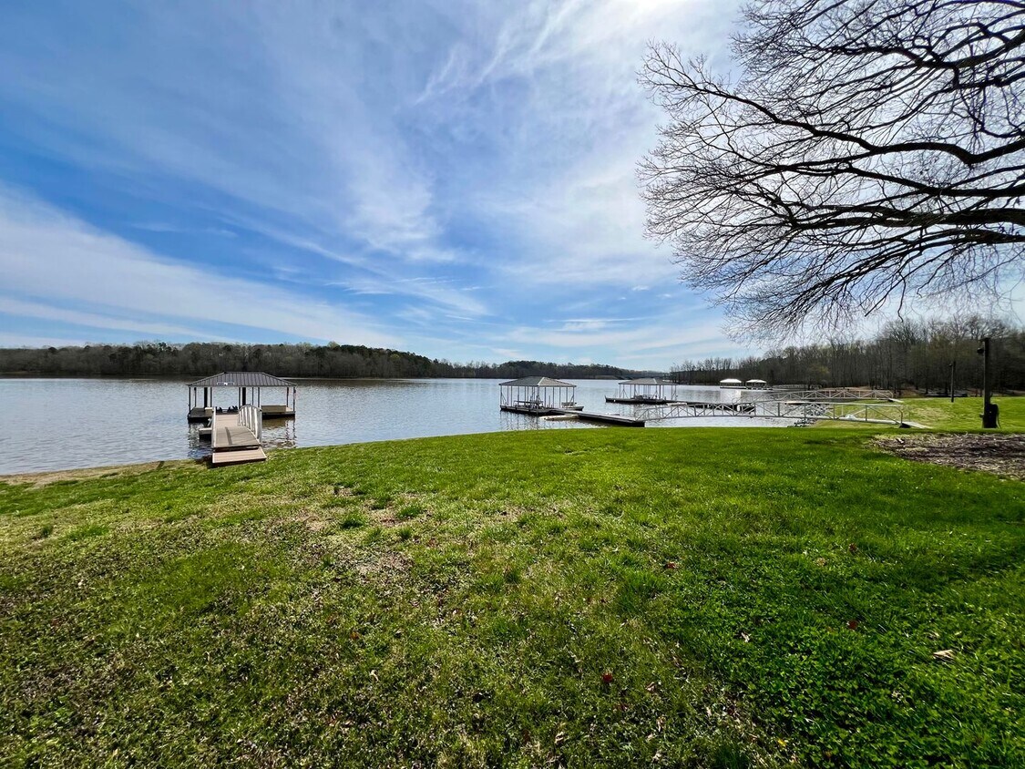 Primary Photo - Adorable Waterfront/Fully Furnished/All In...