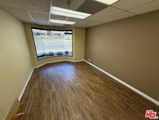 Foto del edificio - 820 N Mountain Ave