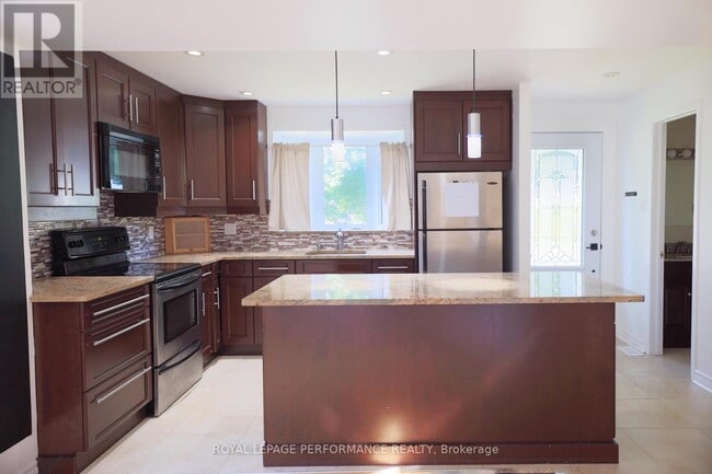 Building Photo - 399 Duvernay Dr