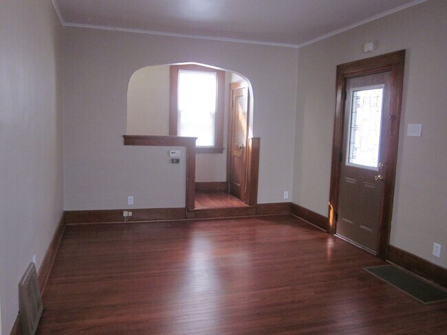 Building Photo - 1215 Sinclair Street - Three Bedroom Two S...