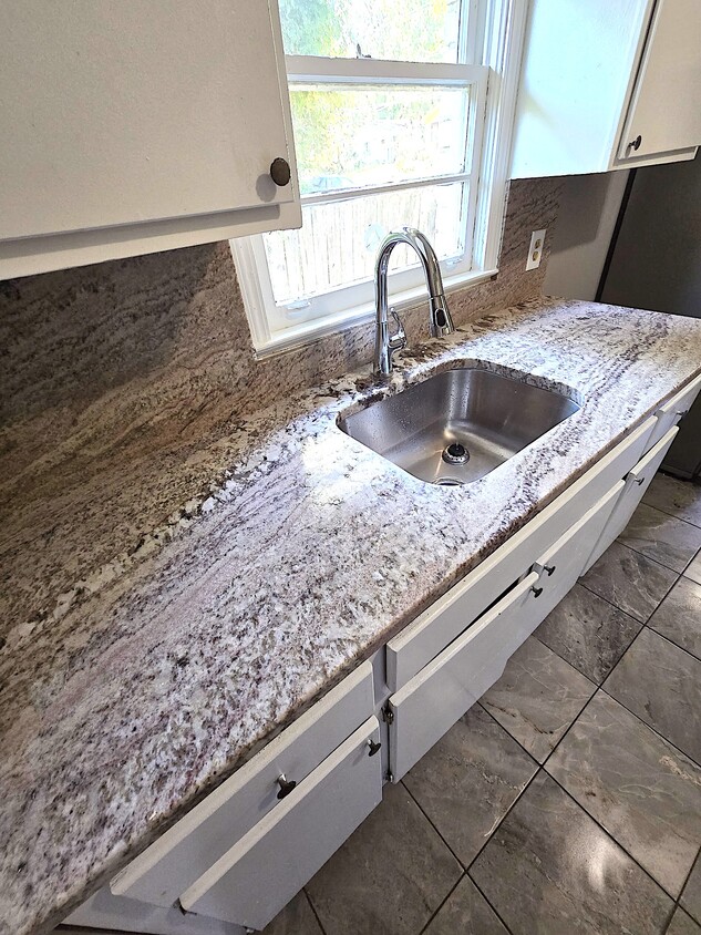 Foto principal - 729 S Grand Ave NW