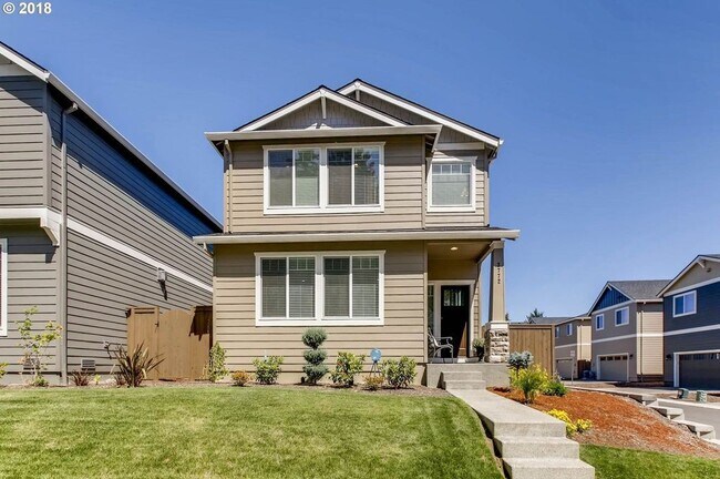 Building Photo - Newer Three Bedroom Spacious Home with Ope...