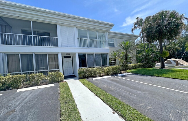 Foto del edificio - 6299 Bay Club Dr