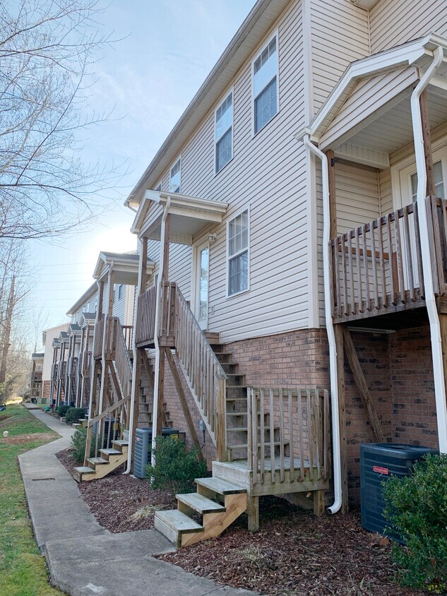 Foto principal - 2305 S Greenwood Dr