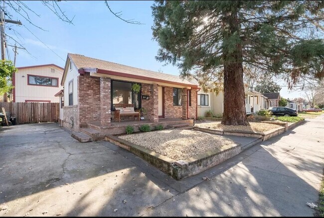 Front of property - 1549 Virginia Ave