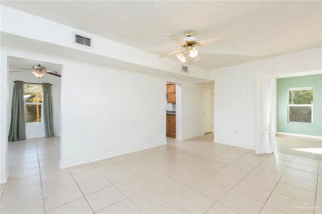 Building Photo - 816 Ivy Ave