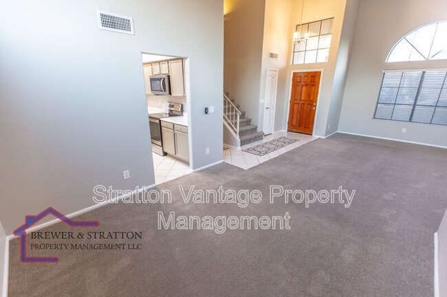 Building Photo - 338 E Vaughn Ave
