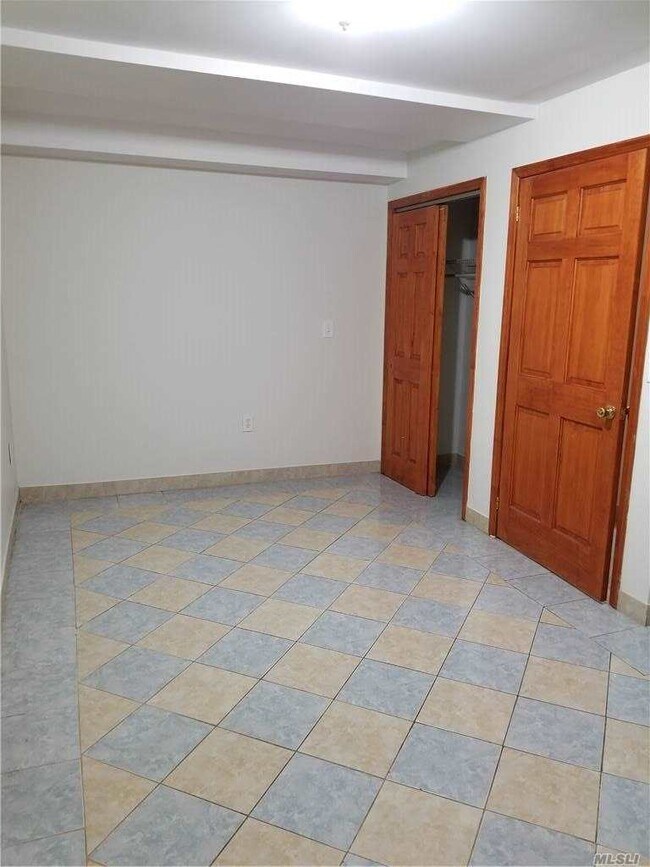 Foto del edificio - 64-19 Woodside Ave