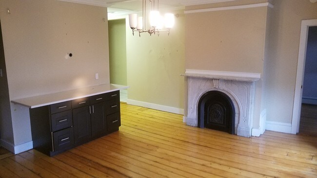 Living Room - 178 Bowen St