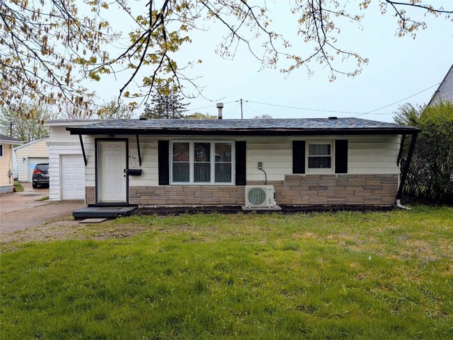Building Photo - 650 E 38th St