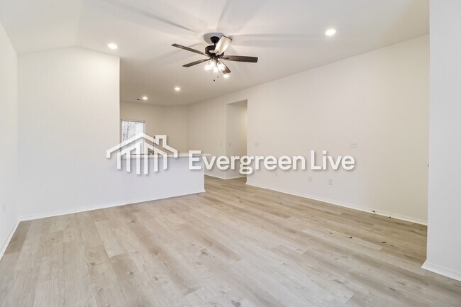 Foto del edificio - 167 Meadow Dr