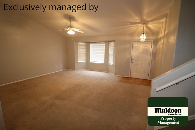 Building Photo - Lovely Pet Friendly Pueblo West home!