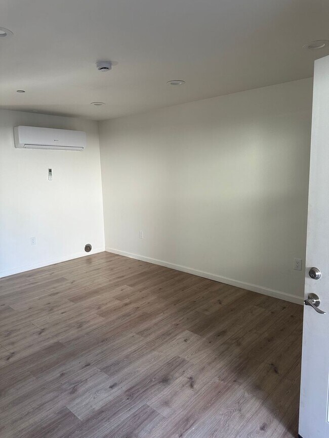 Building Photo - Come check out this newly renovated 2 bedr...