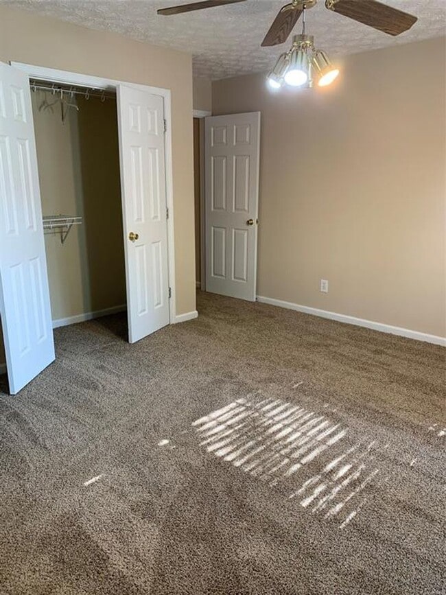 Foto del edificio - 131 Live Oaks Dr