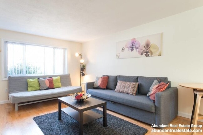 Building Photo - 21 Oxford Cir