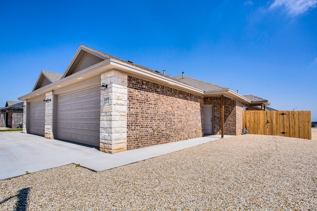 Building Photo - New Construction 3/2/2 in Shallowater!