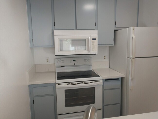 Building Photo - 8036 Linda Vista Rd