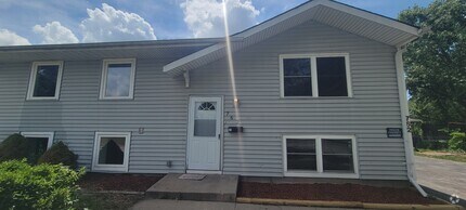 Building Photo - 762 Notre Dame Dr