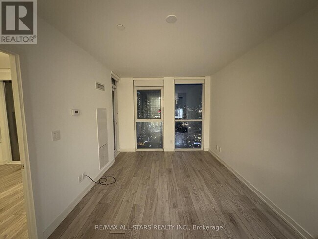 Building Photo - 159 Wellesley St E