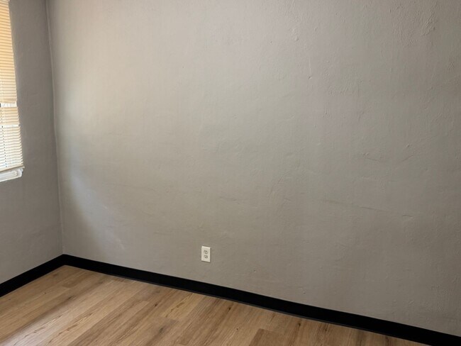 Foto del edificio - 2 Bed 1 Bath Duplex