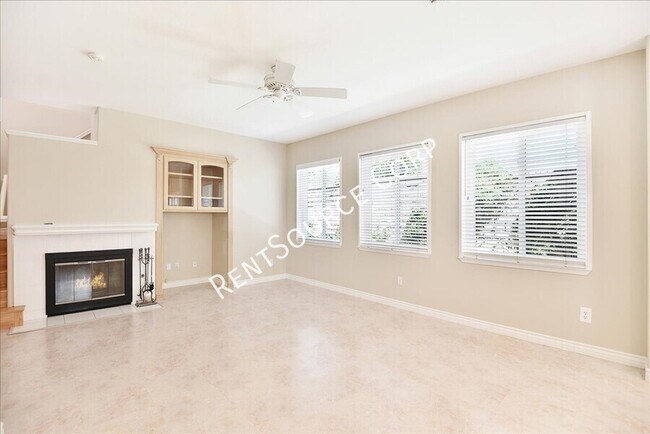 Foto del edificio - 21575 Oak Dr