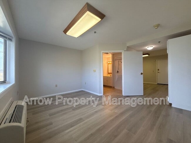 Building Photo - 180 Poppe Dr