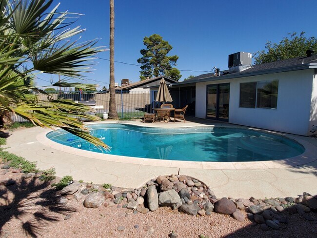 Building Photo - 8020 E Monte Vista Rd