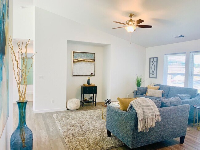 Foto del edificio - Newer 3 bedroom 2 bath house in Sutherlin