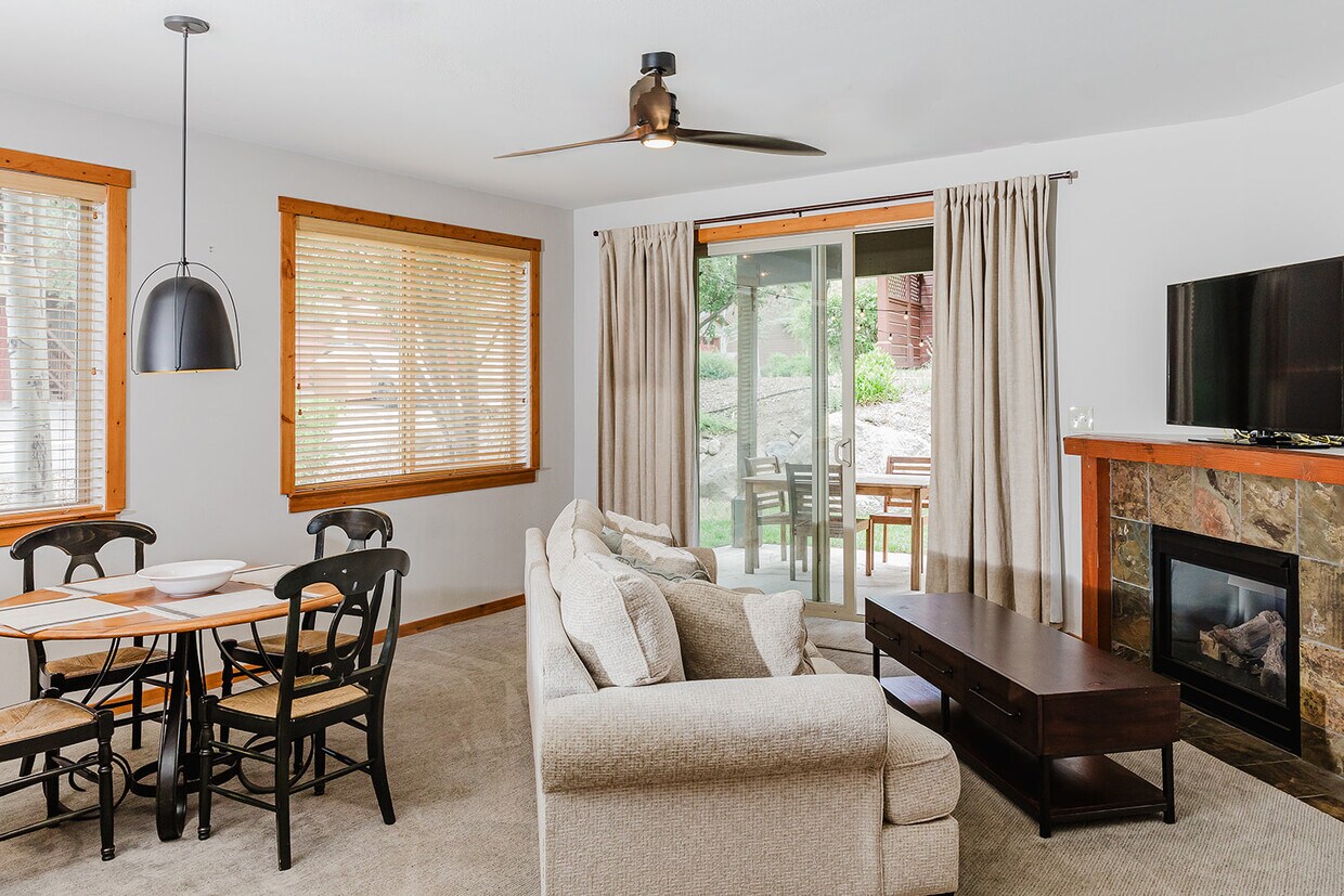 Foto principal - 10620 Boulders Rd