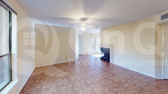Foto del edificio - 6655 N Canyon Crest Dr
