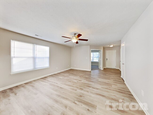 Foto del edificio - 5835 Mosaic Pl