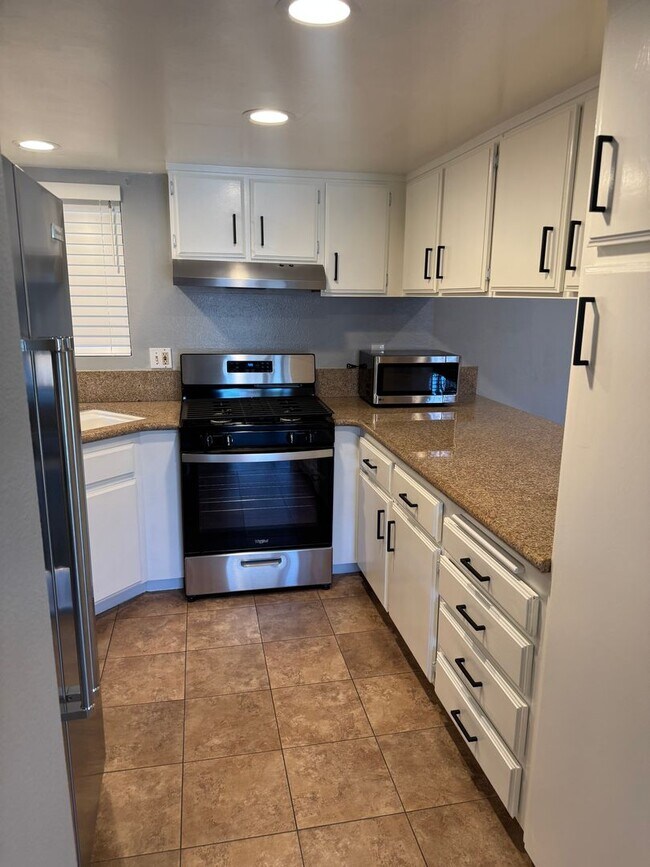 Building Photo - Move in Special: 2 Weeks Free! Great 2 Bedroom 2 bath - Villamira  Community, Laguna Niguel-In Un...