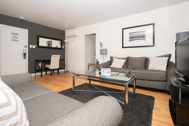 Interior Photo - 5405 Fifth Avenue