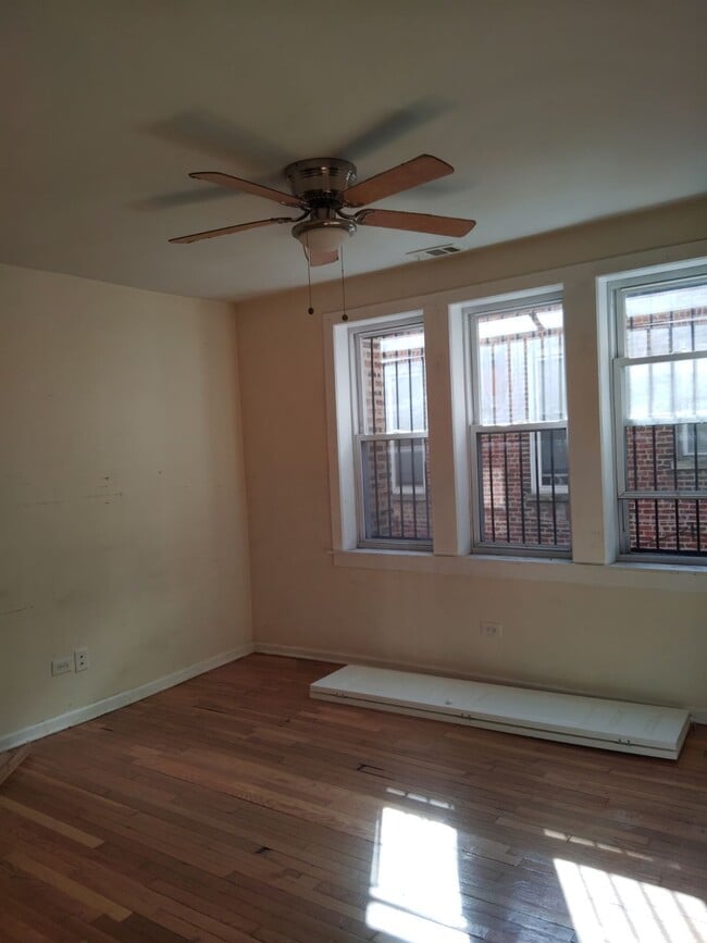Building Photo - 7318 S Dorchester Ave