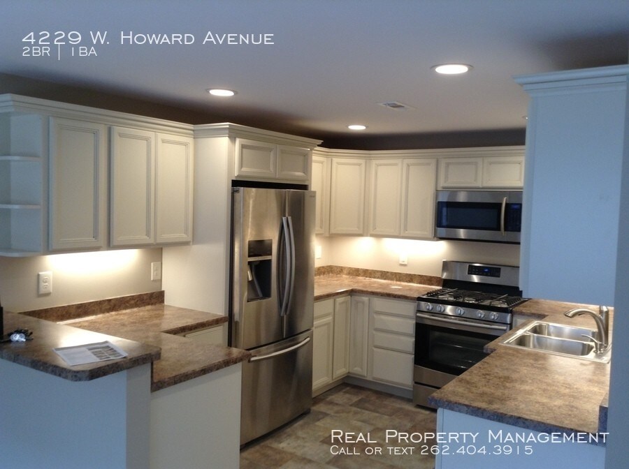 Primary Photo - Lower Unit in Gorgeous Iconic Purple House