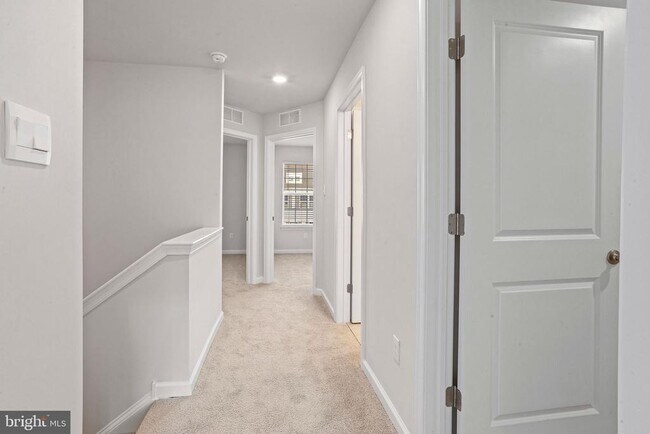 Building Photo - 30 Cardinal Wy