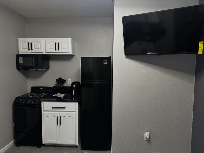 Foto del edificio - 40277 Adams Rd