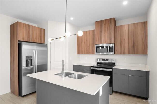 Building Photo - 15 Duke Ave