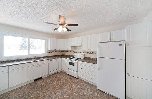 Photo du bâtiment - Elmwood Townhomes
