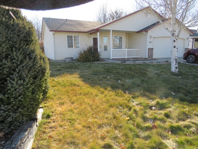 Building Photo - 445 Elm St