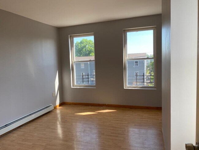 Building Photo - 95 16th Ave