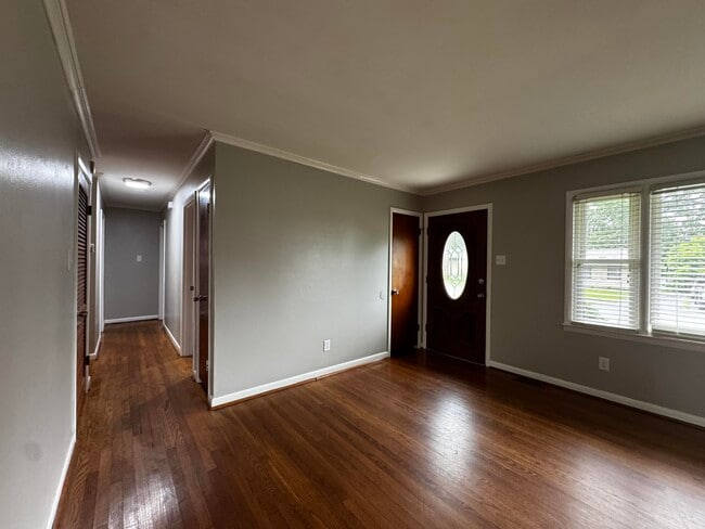Building Photo - 136 Tartan Dr
