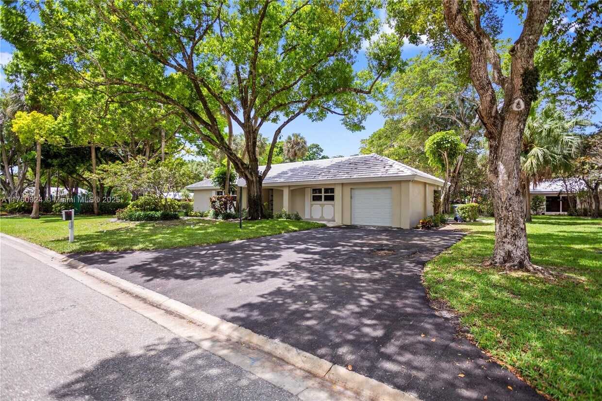 Foto principal - 809 Cypress Blvd