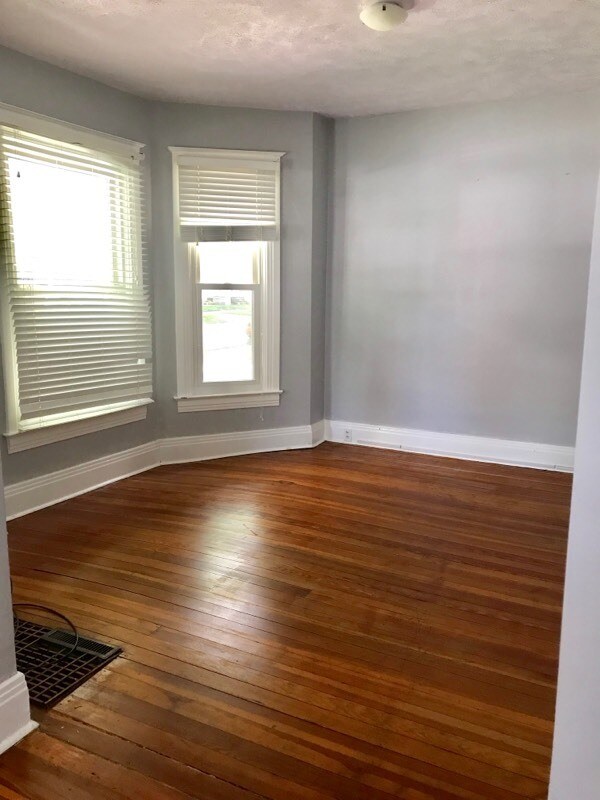 Foto del edificio - 113 S Glenwood 2 bedrooms 1 bath $1100.00