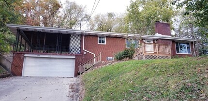 Building Photo - 648 Monaca Rd