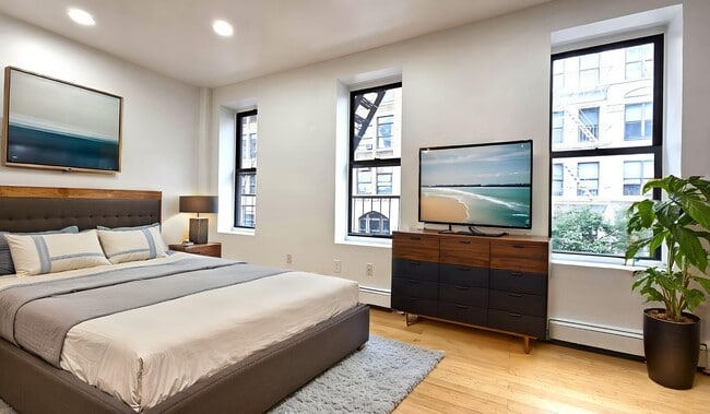 Building Photo - 344 W 52nd St