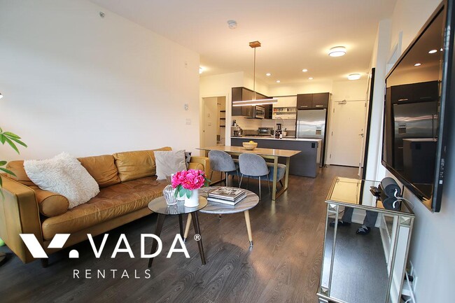 Photo du bâtiment - Kits West Furnished 2 Bed Apartment Rental...