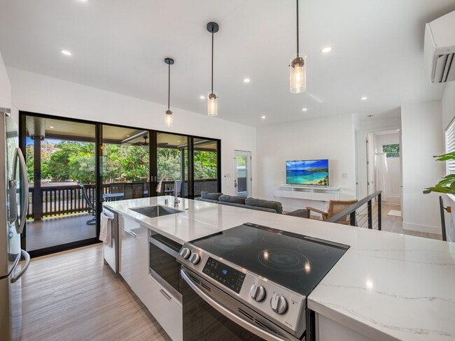 Building Photo - Sunset Beach Island Retreat: Family Home w...